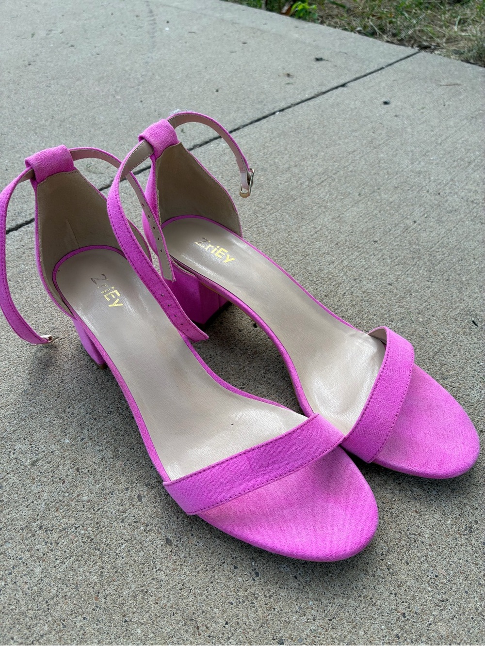 Zriey Suede Ankle-Strap Block Heel Sandals women’s sz 9
